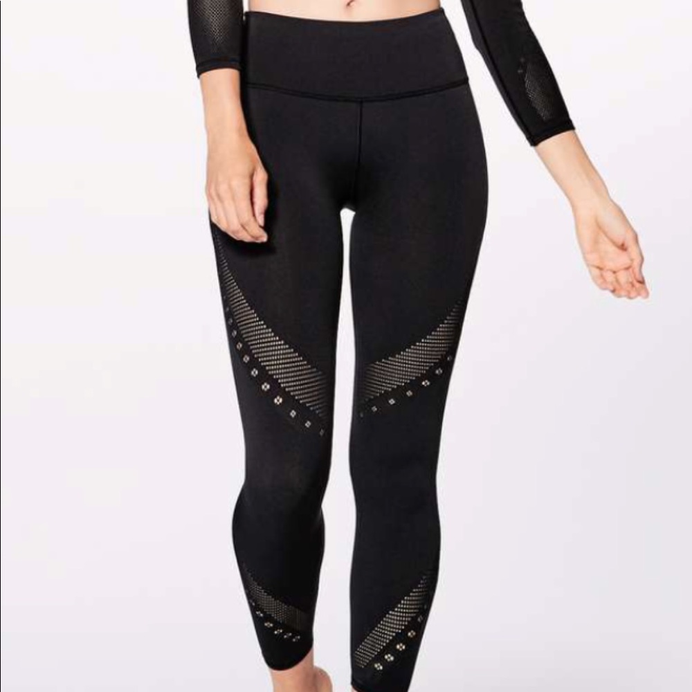 Lululemon RARE reveal tight 7/8 posy